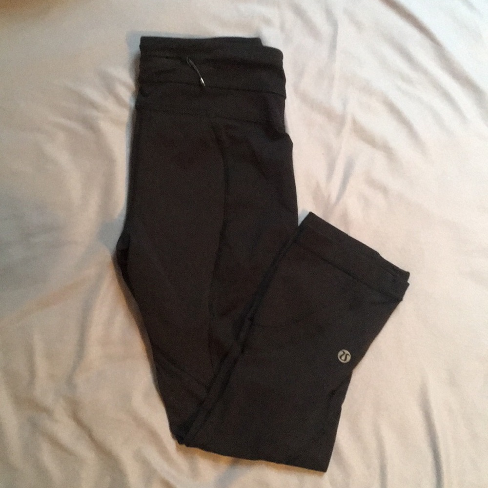 Lululemon cropped leggings, tight at the bottoms